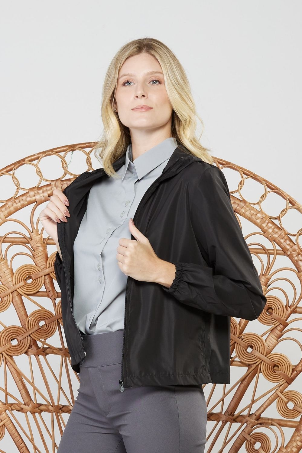 JAQUETA FEM CORTA VENTO PATCH-PRETO